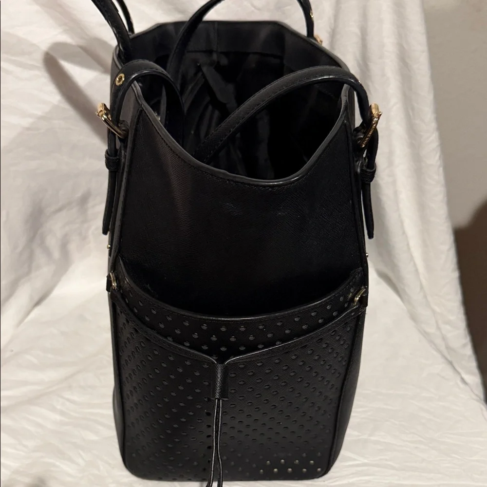 Michael Kors Elegant Black Tote with Gold Details - Picture 5 of 14